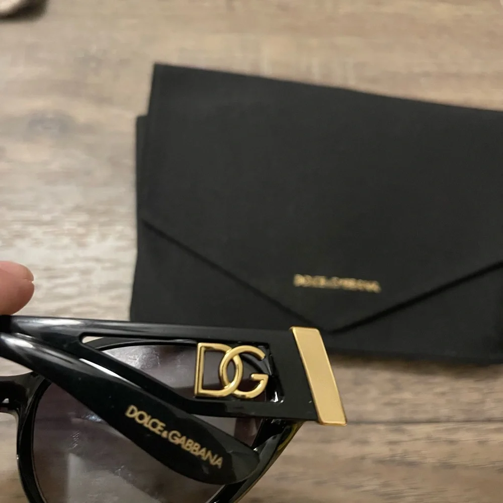 Dolce & Gabbana gold black authentic sunglasses NEW - Picture 3 of 3